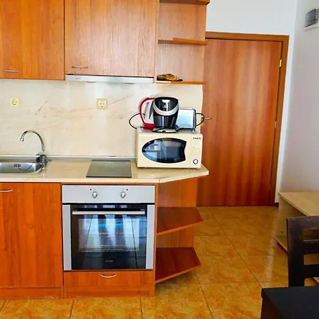 мидия на първа линия - Midia First Line Lejlighed *