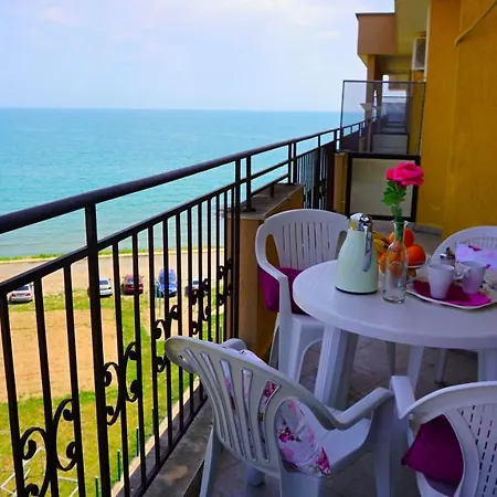 мидия на първа линия - Midia First Line Lejlighed