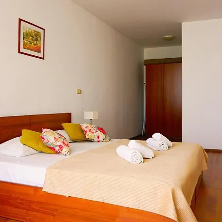 мидия на първа линия - Midia First Line Lejlighed