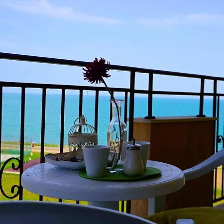 мидия на първа линия - Midia First Line