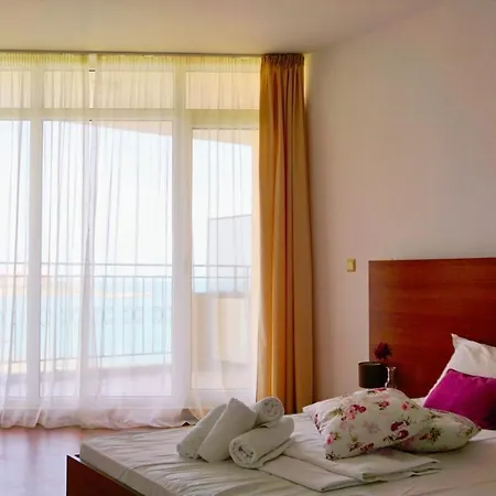 мидия на първа линия - Midia First Line