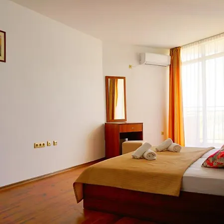 мидия на първа линия - Midia First Line