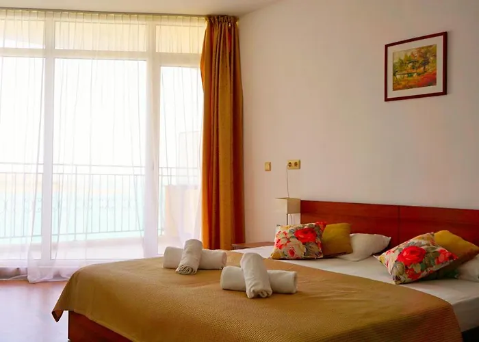 мидия на първа линия - Midia First Line